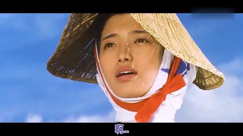 三口百惠是日本影星和歌手，她是东方女孩的偶像，她的明星照曾遍布大中小校园。

她