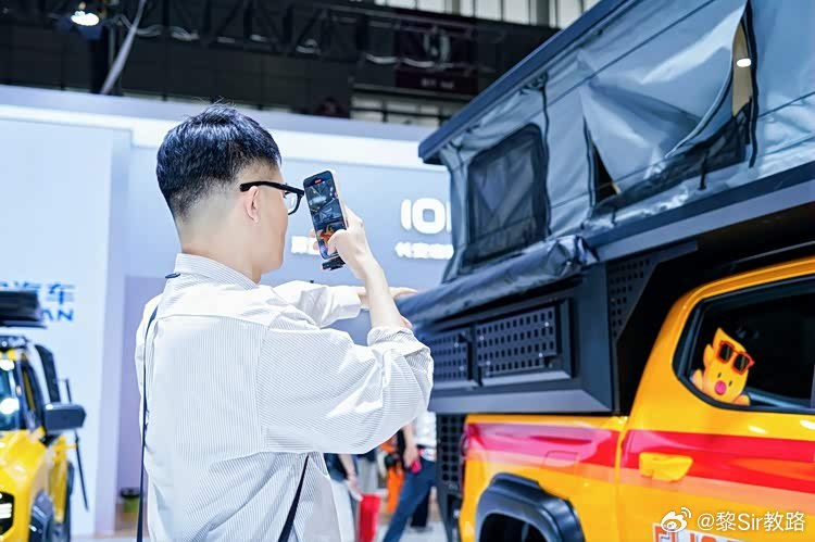 这是最能越野的房车，还是睡得最舒服的越野皮卡呢？深圳改装展现场，长安凯程与飞猪的