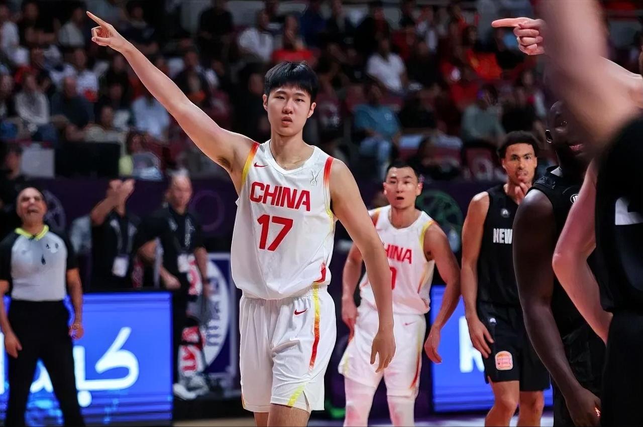 中国男篮赵嘉义真是太争气了，他狠狠地打了青岛总经理的脸！在今天中国男篮主场90-