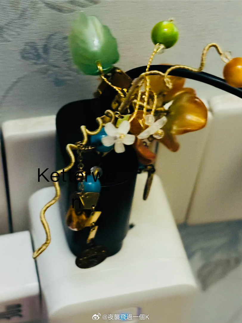 发簪掉下来卡在充电器上真的超美