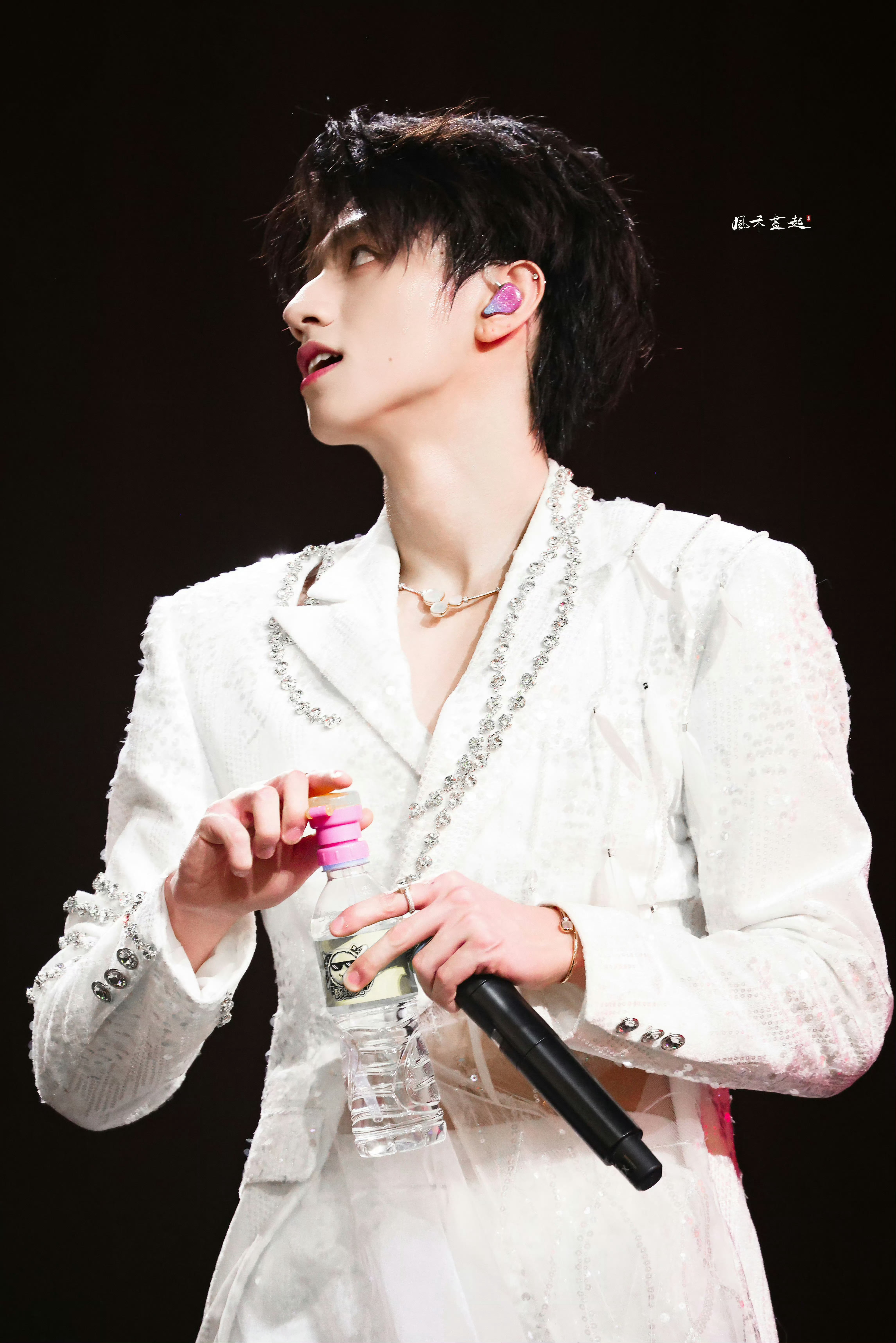 品牌方找朱志鑫站姐要图 咱就说这对吗？公司对好点到底能怎样！这么帅的大帅哥应当被