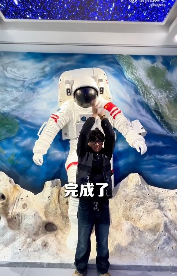 两个00后刮腻子一年营收100多万 你管这叫刮腻子？？？？这是一般人能刮到的水平