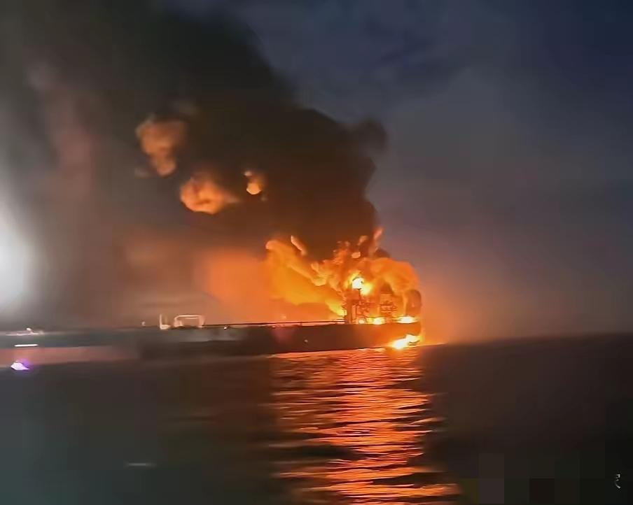 太突然！全世界都不敢相信，​土耳其的油轮竟然被袭击了，但奇怪的是地点并不在霍尔木