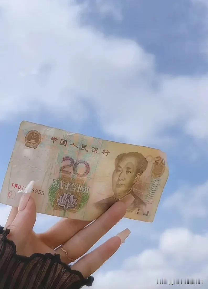 #记录秋日生活点滴#
哪有什么生活不如意，只是你挣的钱不够花，很多的快乐是需要钱