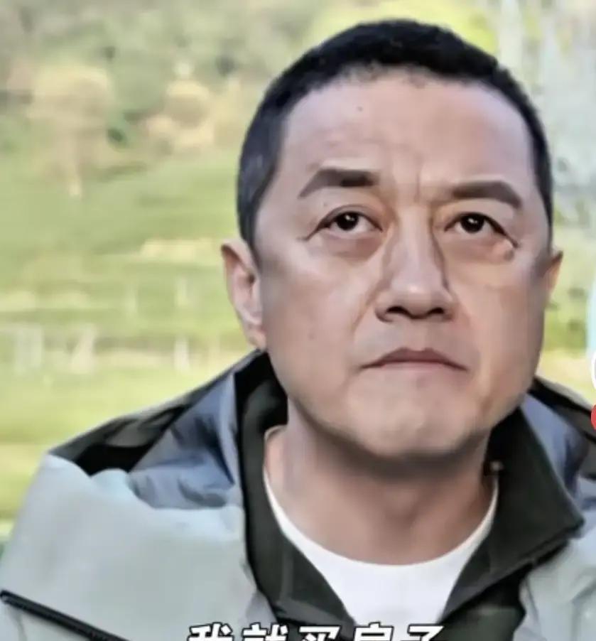 李亚鹏说：我还年轻的时候，挣了钱也不知道该干嘛的时候，我就买房子，我买了很多房子