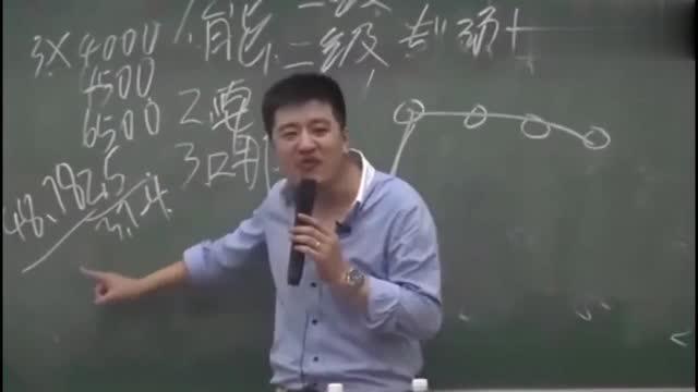 群众自发在十里长街送别张雪峰，这份久违的感动究竟在诉说着什么？
送别的是“平民英