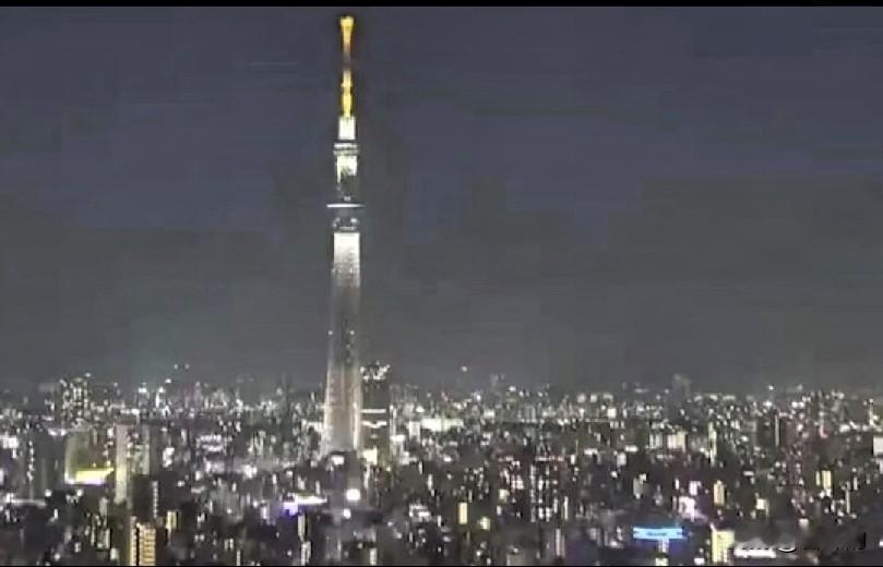 电梯突坠30米悬停！
20人被困，600人滞留，现场太吓人
 
一直吹海外电梯零