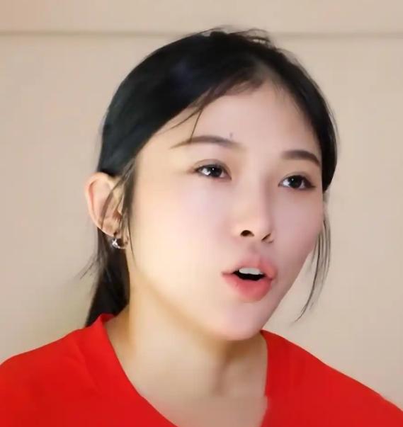 这届亚运会上中国田径队里面争议最大的选手，就得数吴艳妮了。她在 100 米栏决赛
