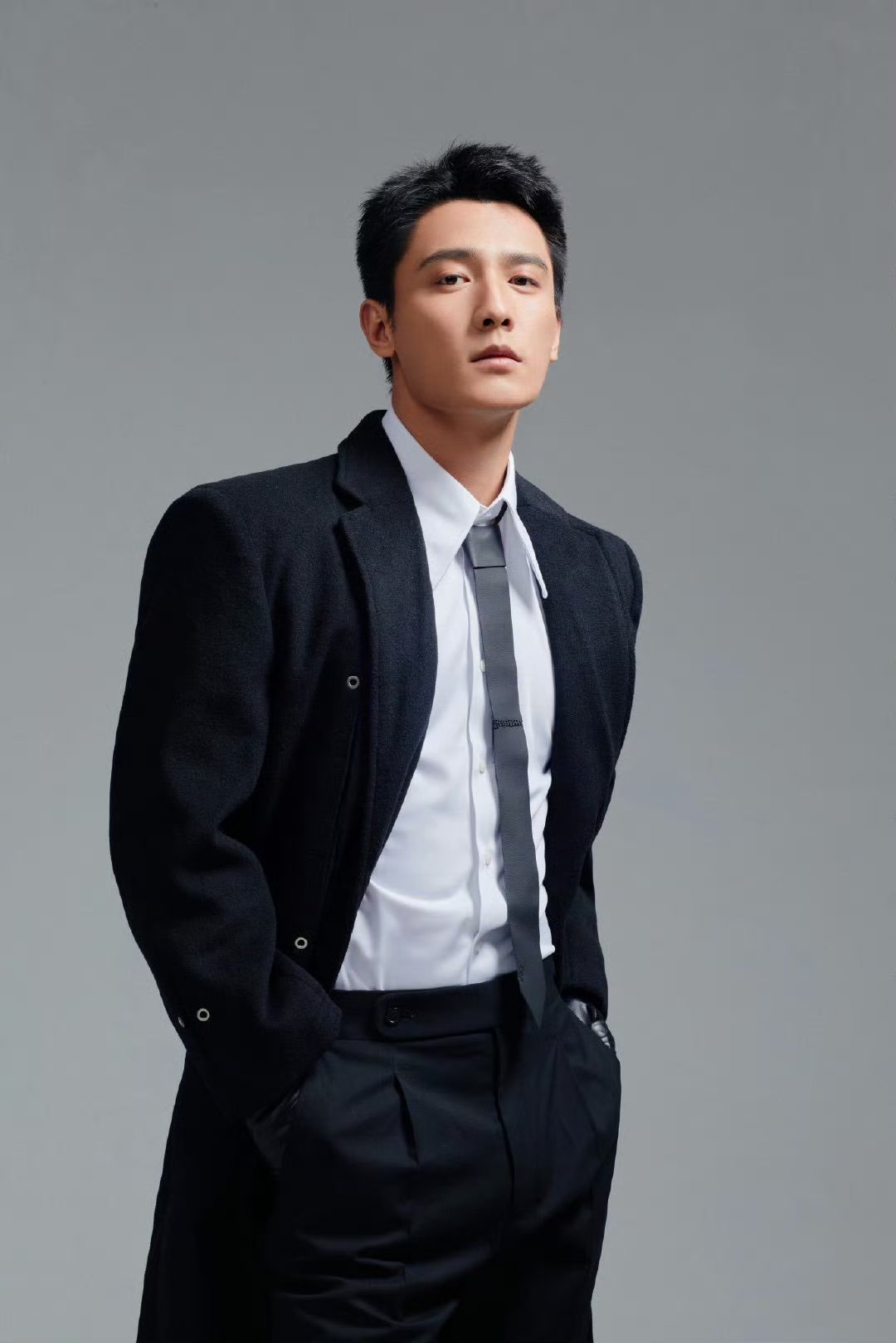 于正新签两个短剧演员  于正短剧赛道正官宣新签两个短剧演员刘擎和滕泽文，两个的在