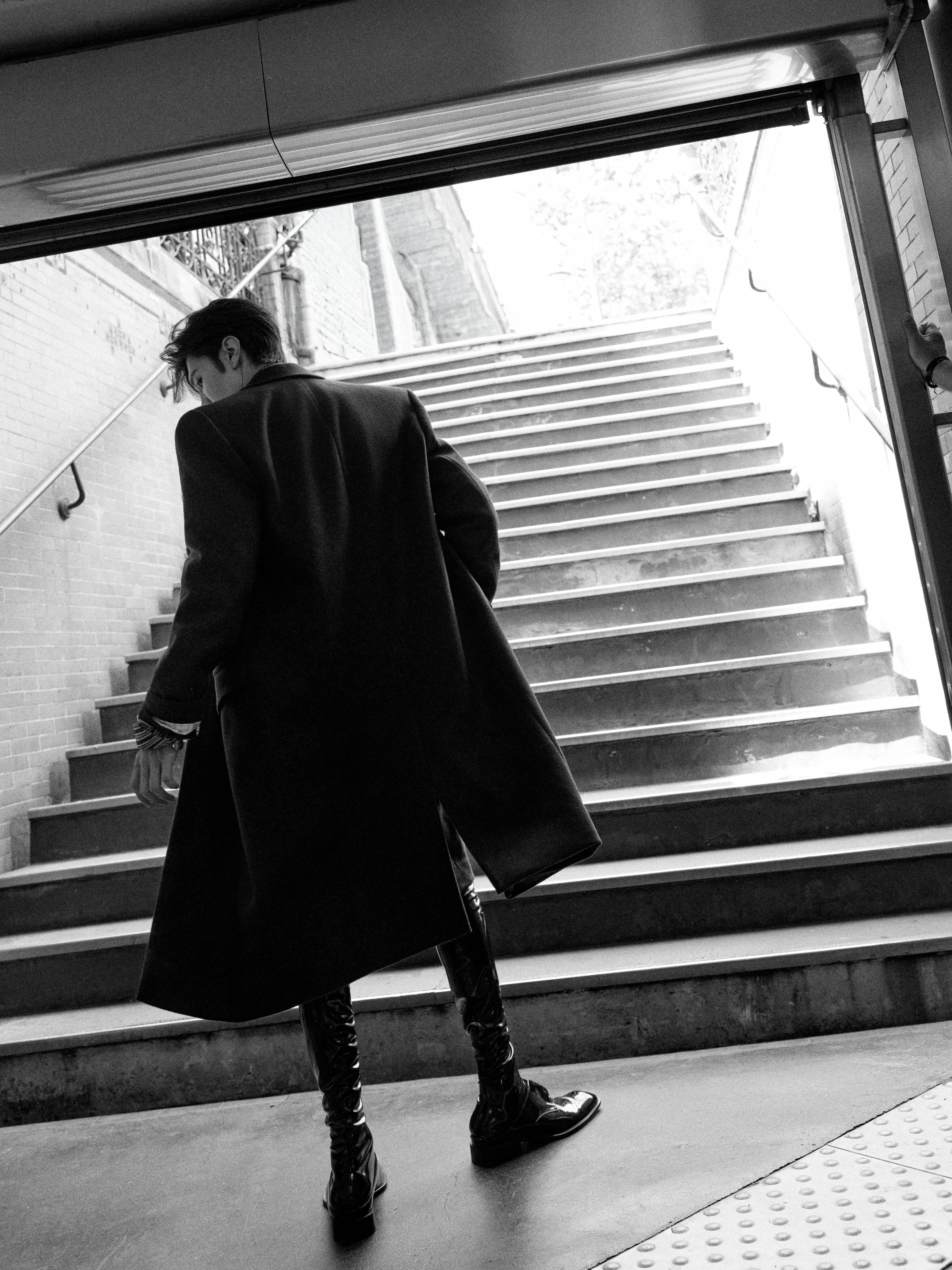 陈哲远｜巴黎男装周 看秀造型图集发布！陈哲远身着Saint Laurent 20