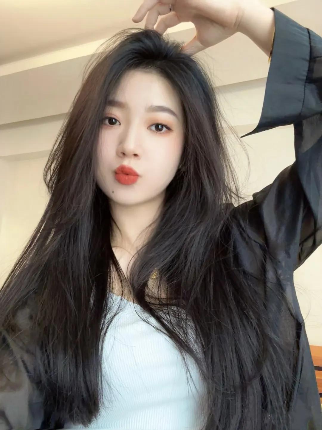 手机今天开晨会忘记静音了，龚琳娜老师的神级表情包随着唉呀呦啊哦啊哦诶啊嘶嘚啊嘶嘚