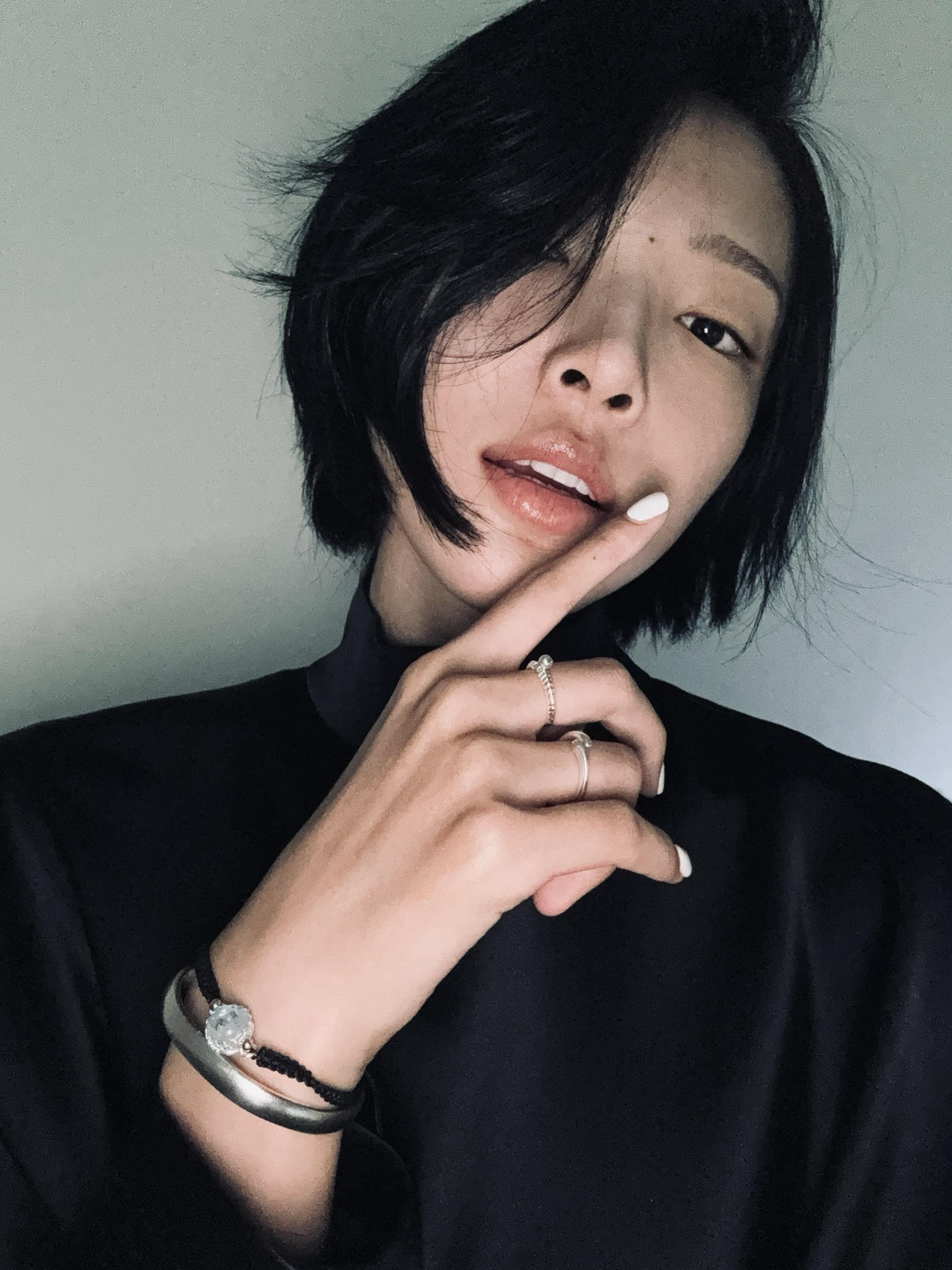 很抱歉我无法接受你的情感，因为我只喜欢一切贵的东西。