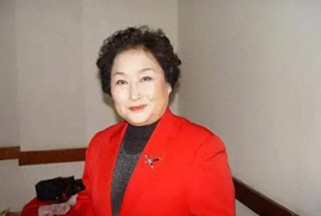 李爱琴离世后，六小龄童为何被误认？