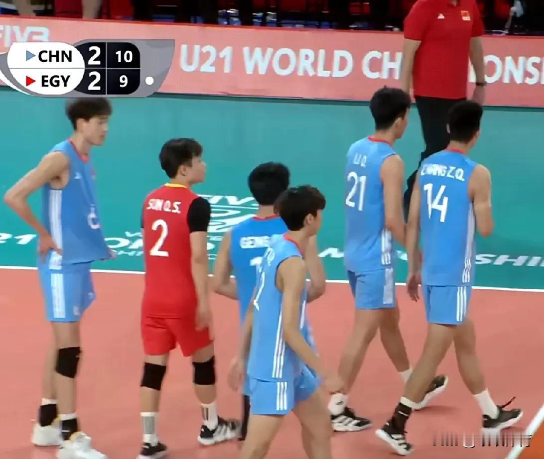 【中国小瓜男排2-3负于埃及队】
第五局大战，中国队曾以8-5、10-7领先，但
