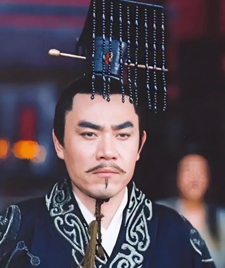 元狩三年，长安未央宫。汉武帝坐在上面，看着两个人吵架。
 
一个叫张汤，御史大夫