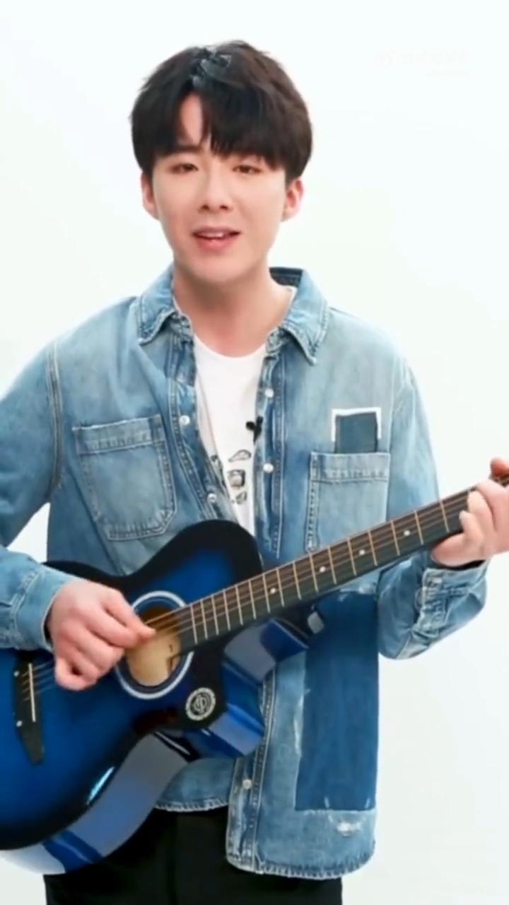 想摘下星星给你，摘下这里祝各位中秋快乐，晴空万里。