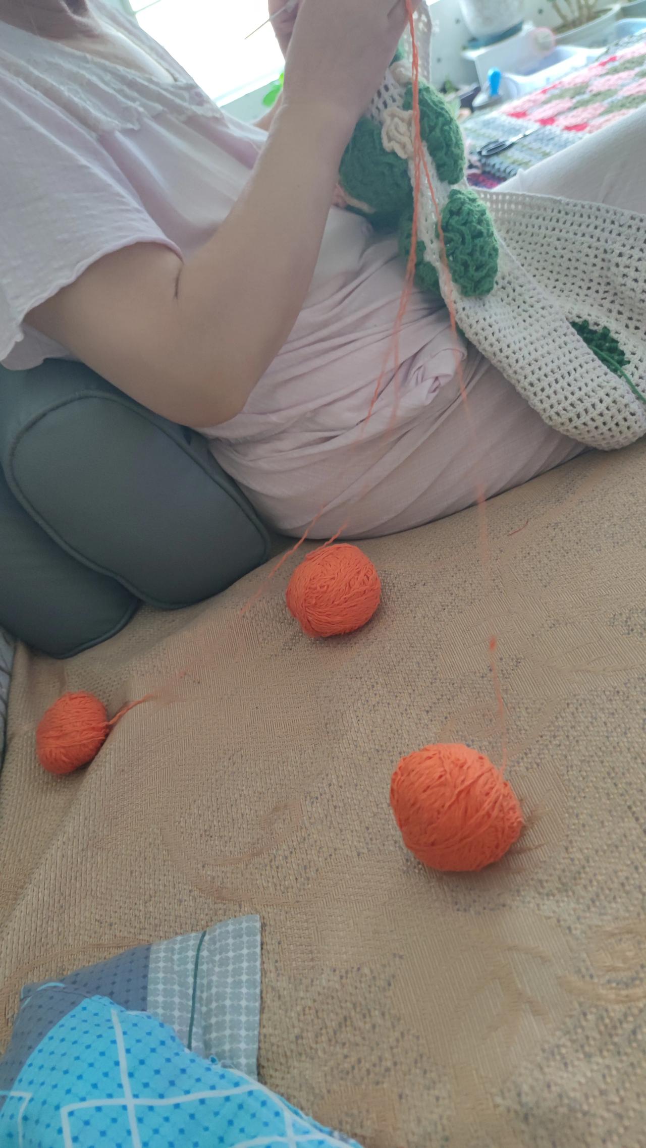 老伴平日里心里老是突突的，特别是一闲下来，就更难受了。一会儿去这家医院瞧瞧，一会
