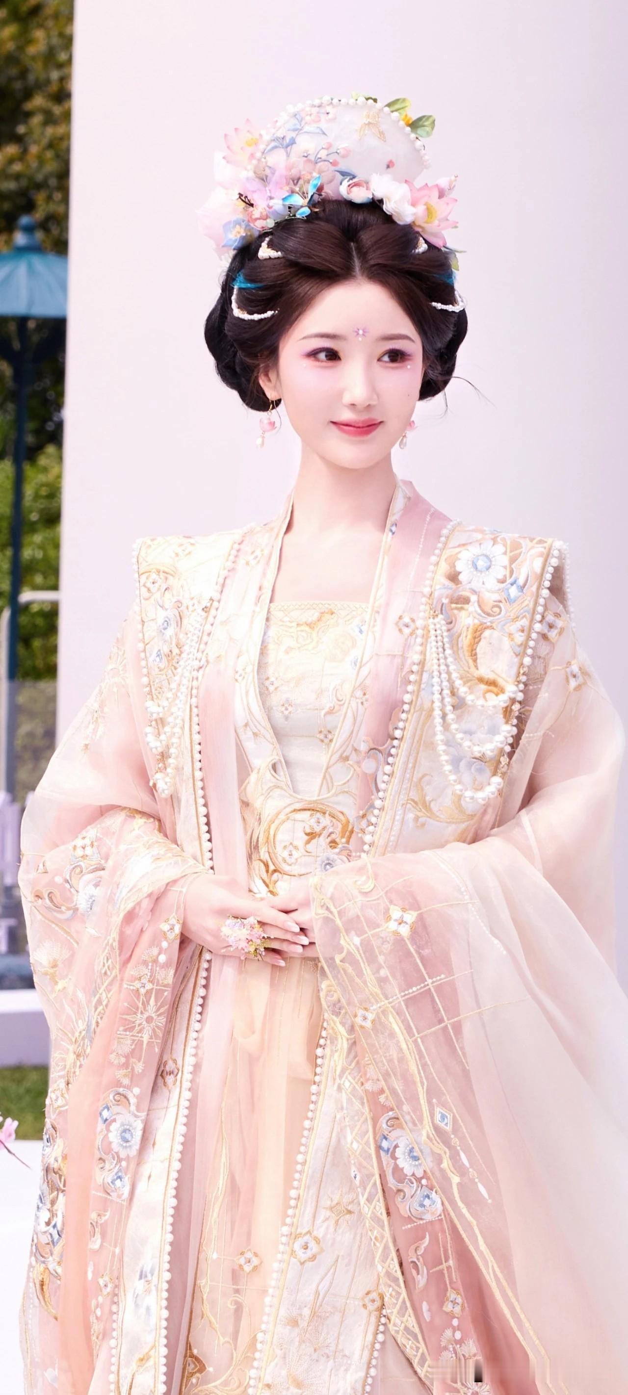 毛晓彤毛晓彤花神妆