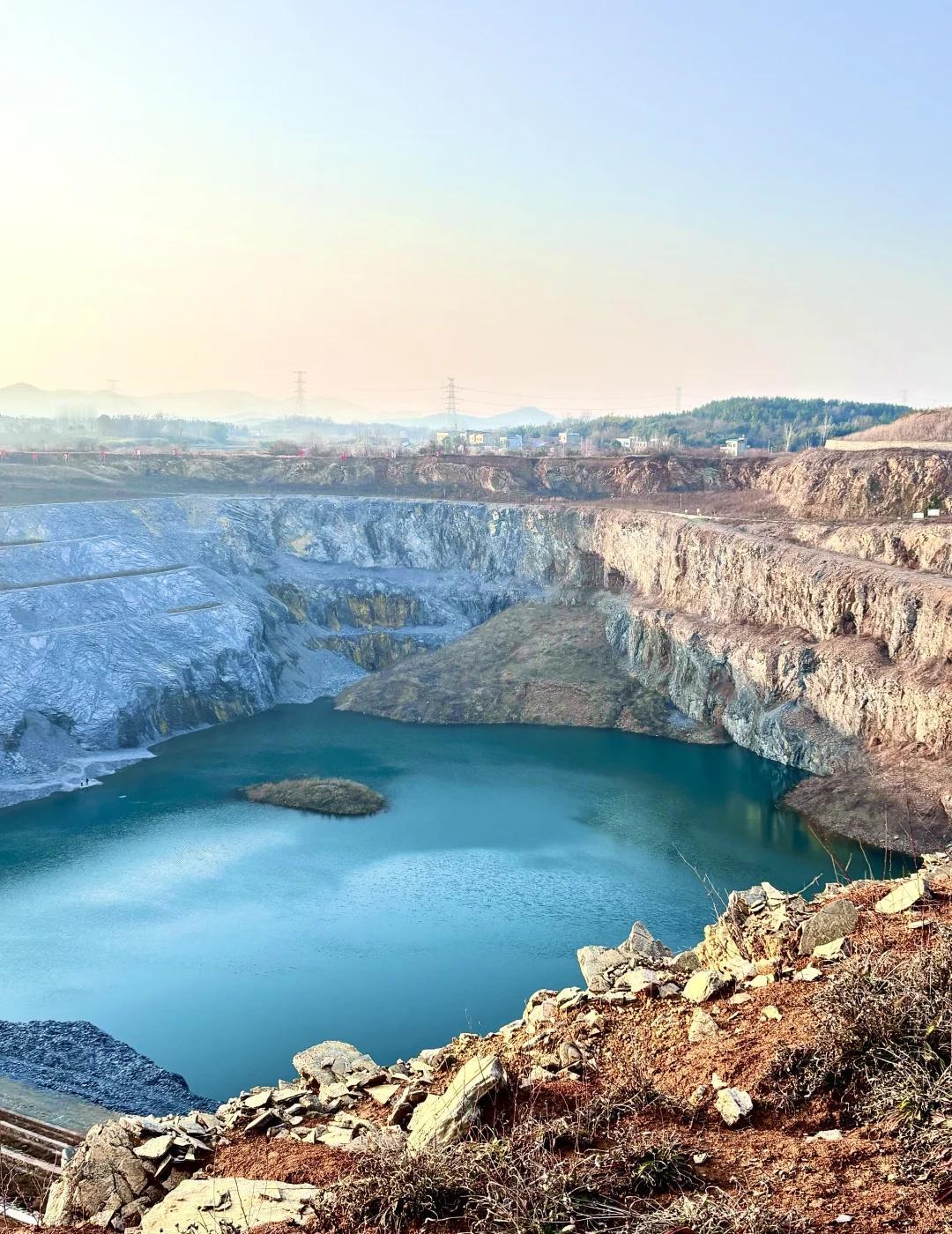 原来武汉周边也有属于自己的川西！
自驾一个多小时可到达
感受山与湖的完美融合
见