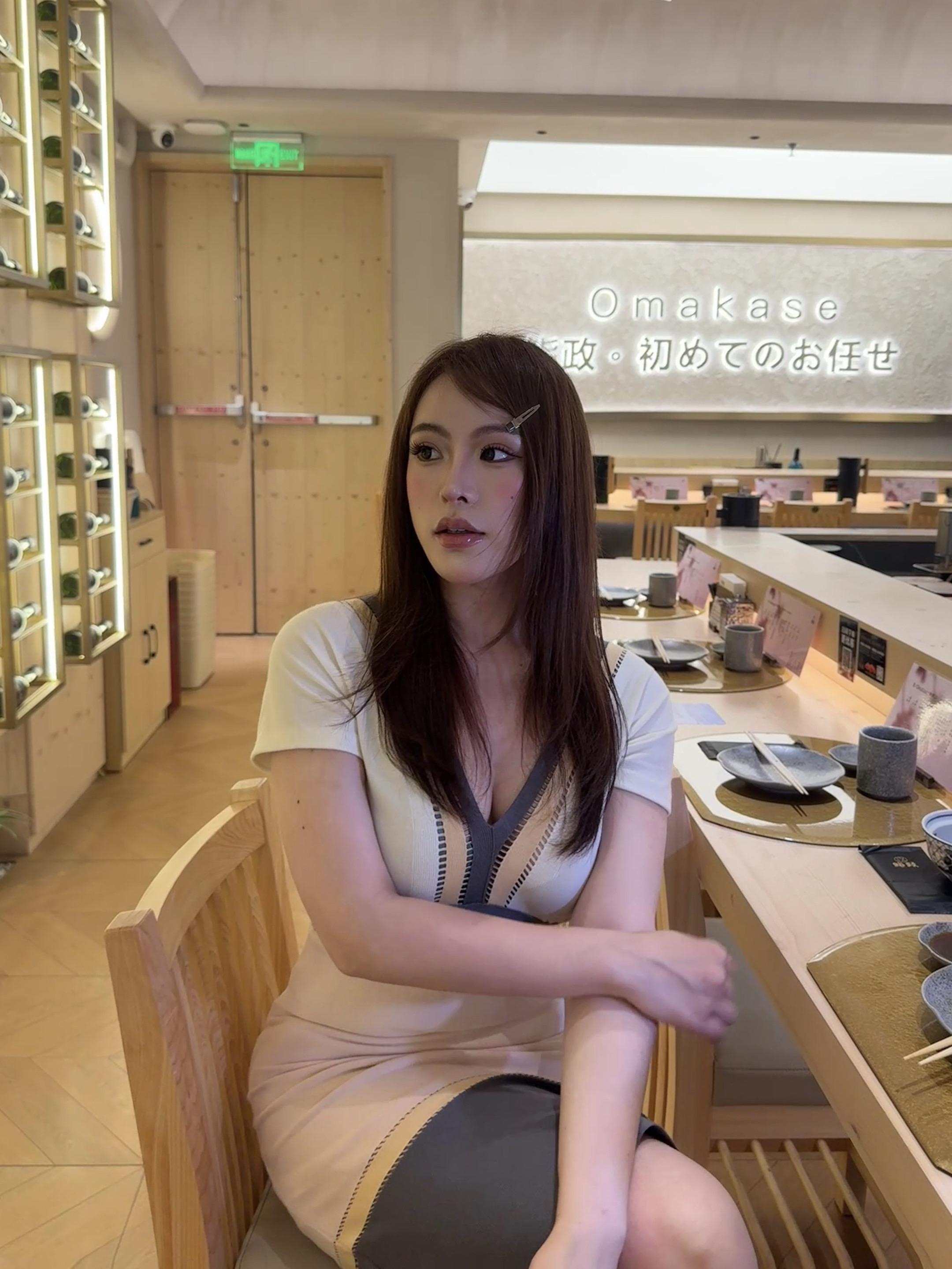 今天跟我谈恋爱的有福了。
