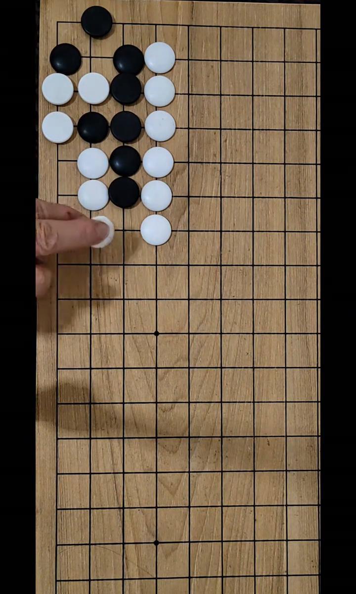 42万孩子每天刷380道题，不是在抄答案，是在练脑子。
AI一弹出“最佳手筋”，