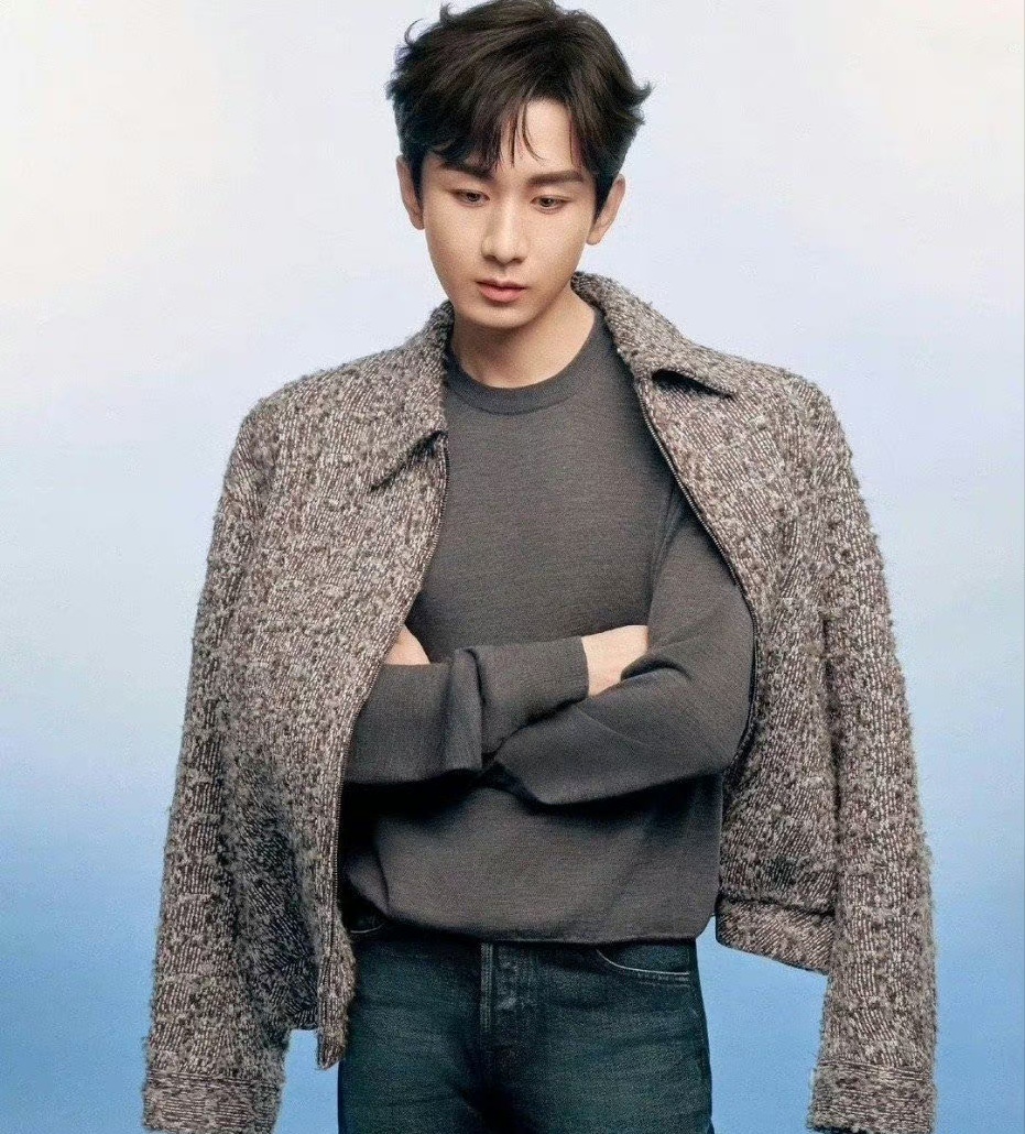 成毅的最新物料图，顶流的表现力如何？ ​​​