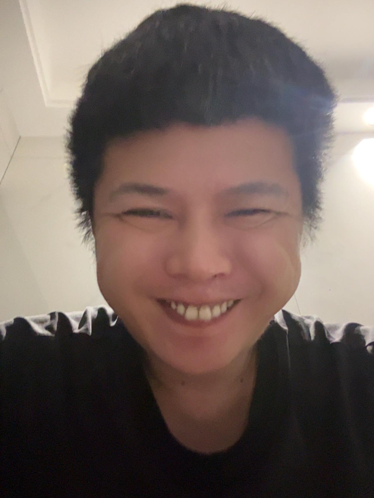 终有一天，你会静下心来，坦然面对自己平庸的一生，与那个曾经执着又执拗的自己握手言