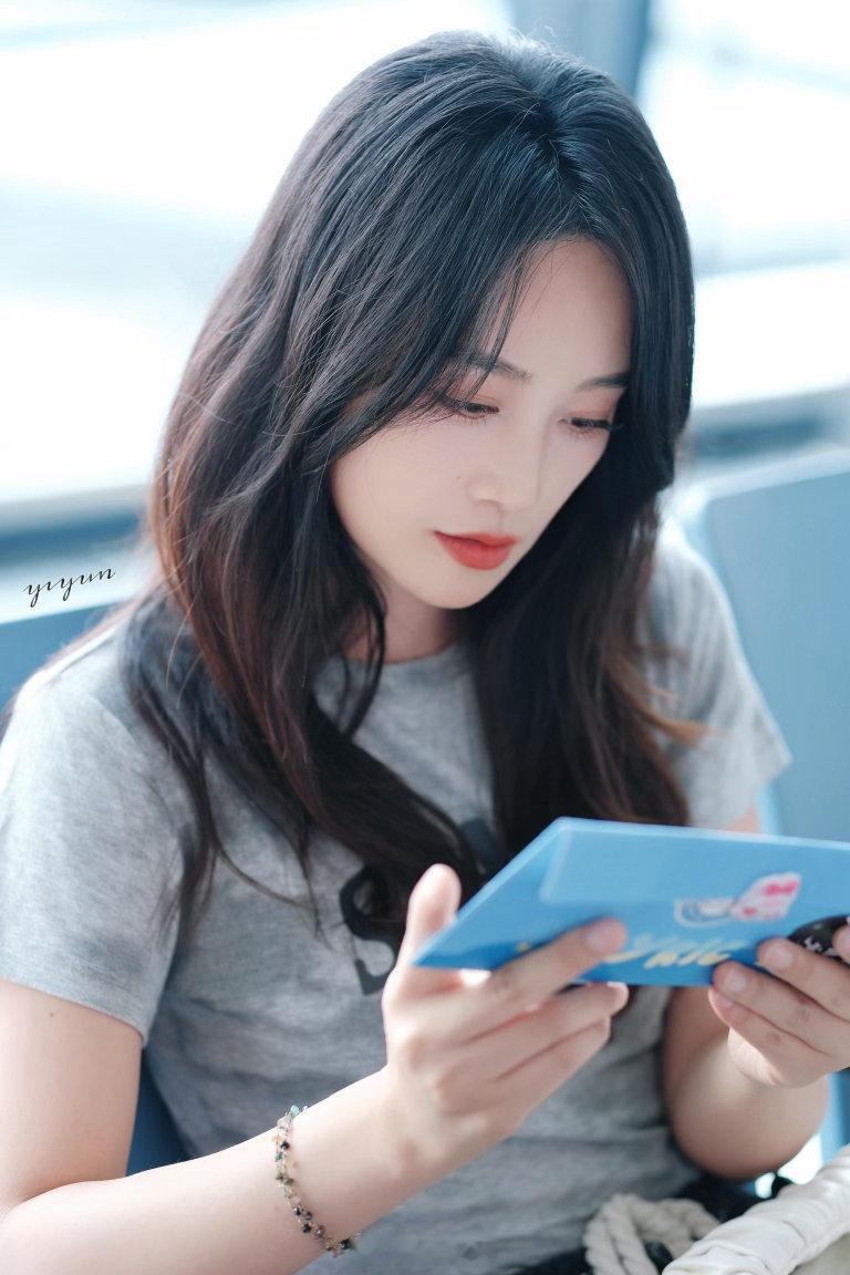 “纯路人 这是哪个女团的”😍 