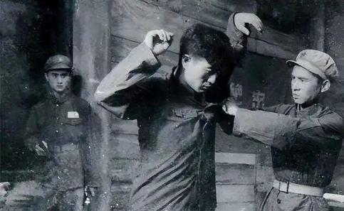 1958年，王范被连降十级，愤恨之下，向中央写下217个字的绝命书，不久后吞枪自