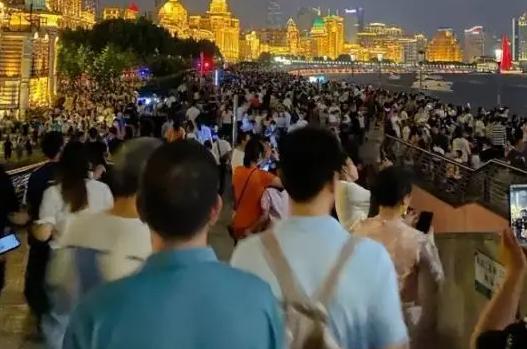 假如中国生育率继续降低，当人口降至8亿时，日子会更舒服吗？

中国生育率持续走低