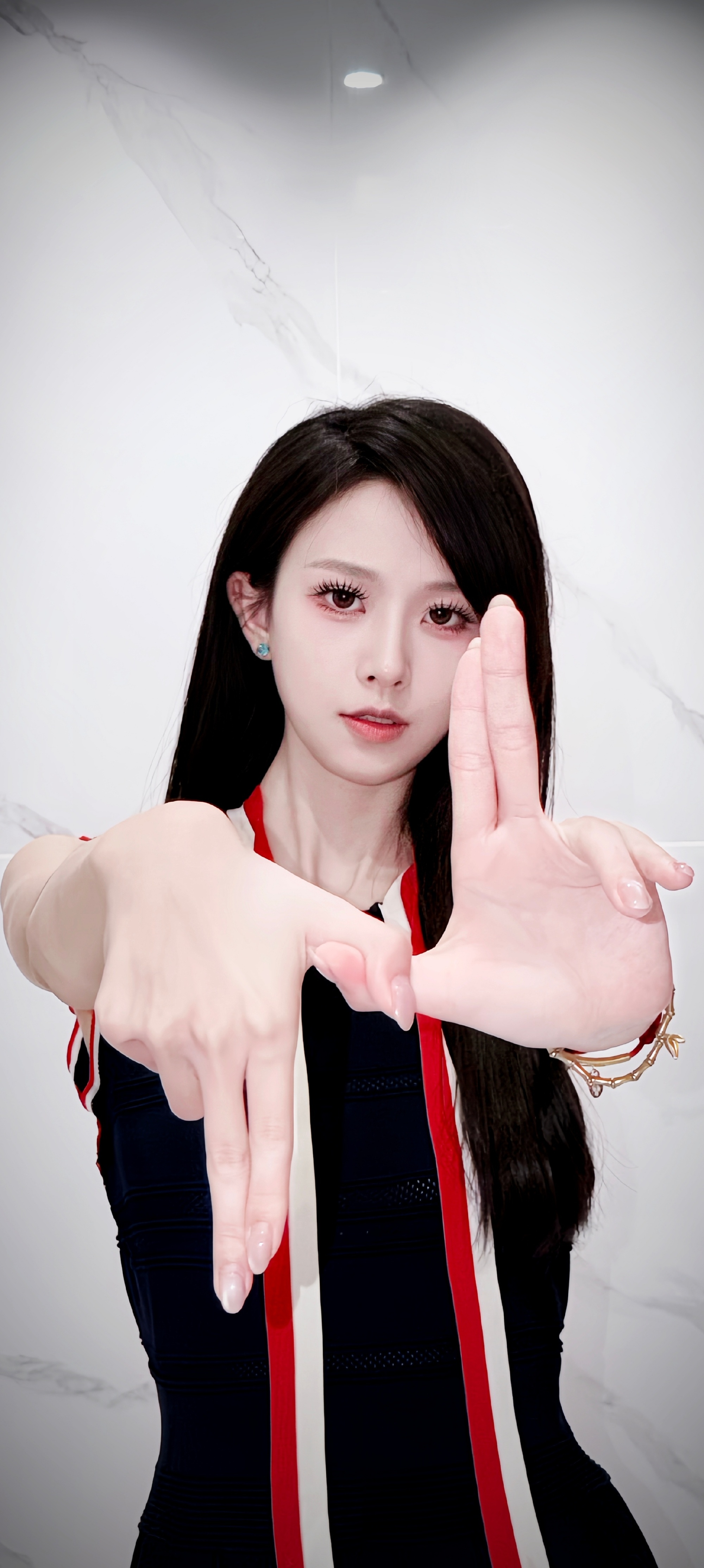 我感觉以上犯下的手势非常帅支持女明星拍起来 