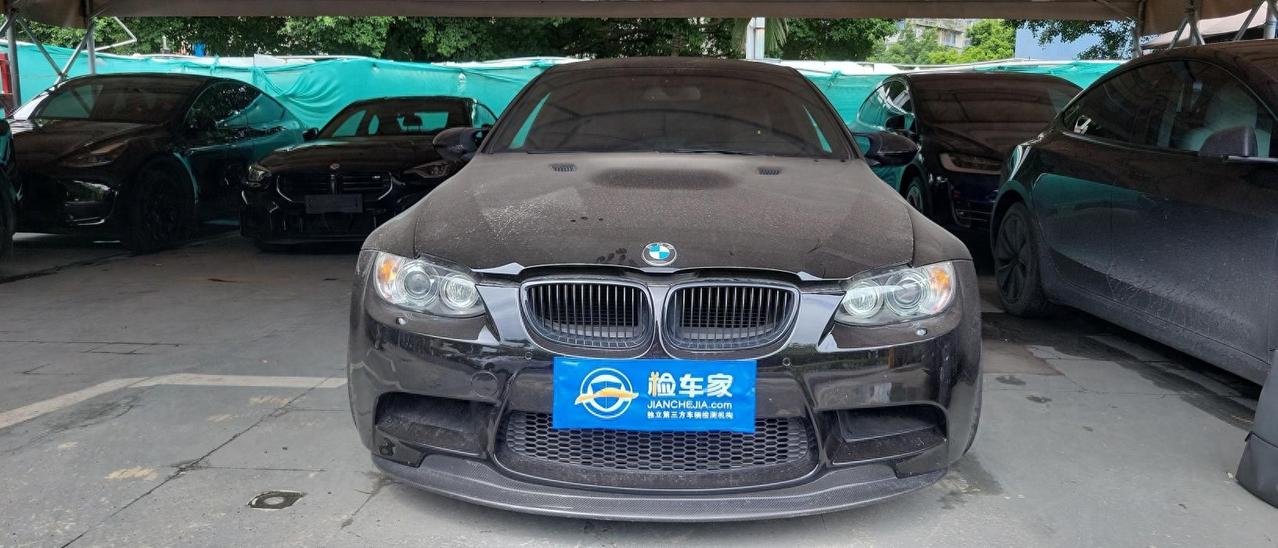 有钱人的快乐，你我都不敢想象！就比如说玩车，下面这辆宝马M3，本身就价值不菲，车