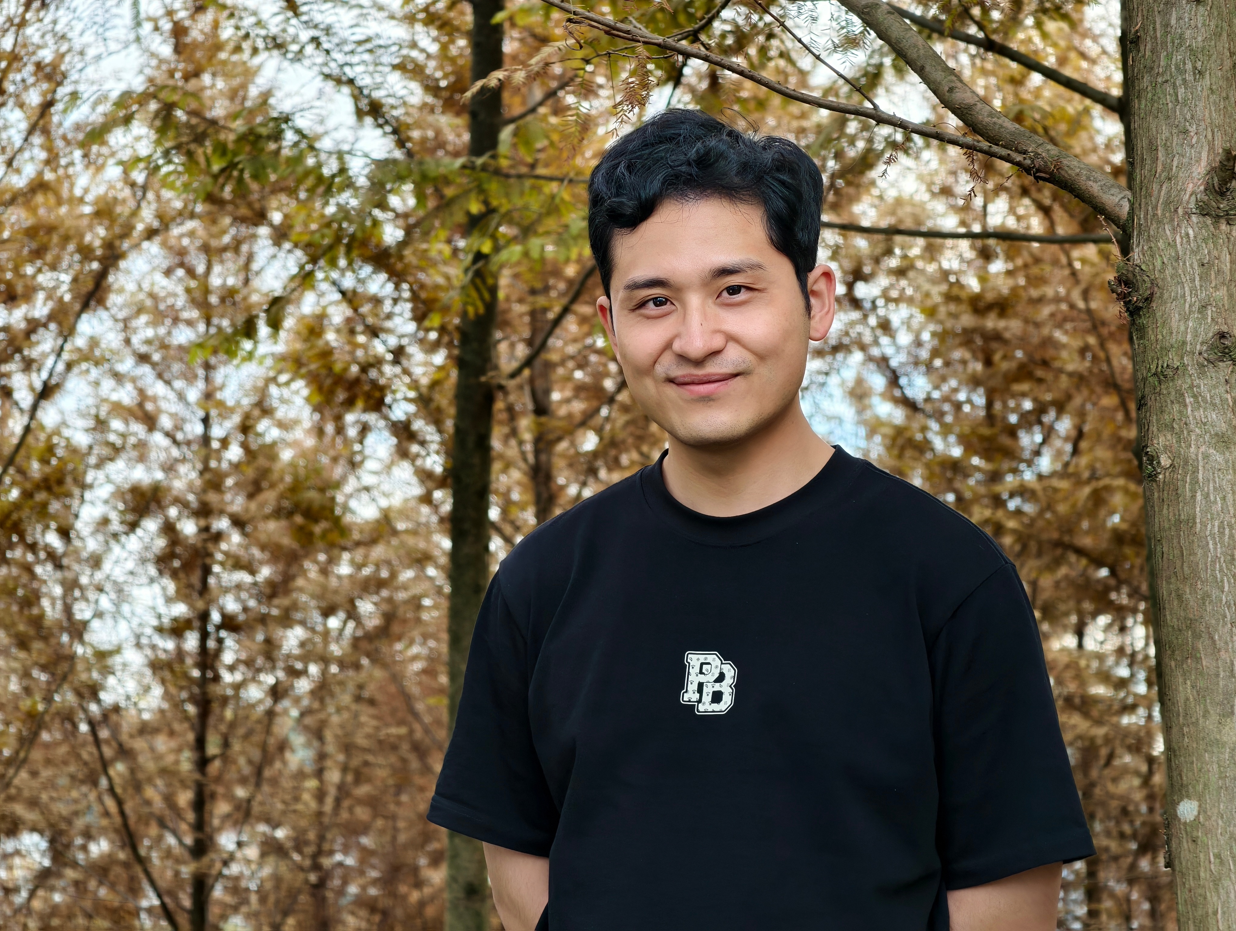 平时工作忙，买影像旗舰可能感知不强不过但凡你出去玩一趟，尤其是很多人一起，你相机