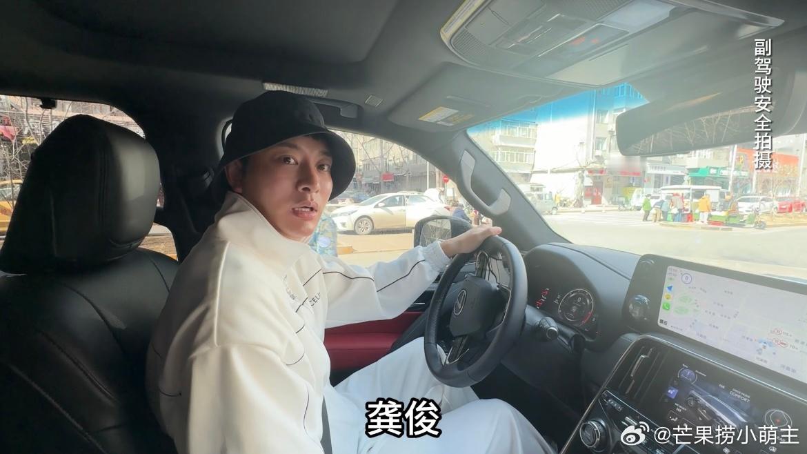 #贾乃亮买了10斤瓜子坐绿皮火车# 听到航班取消，要坐18小时绿皮火车去漠河后的