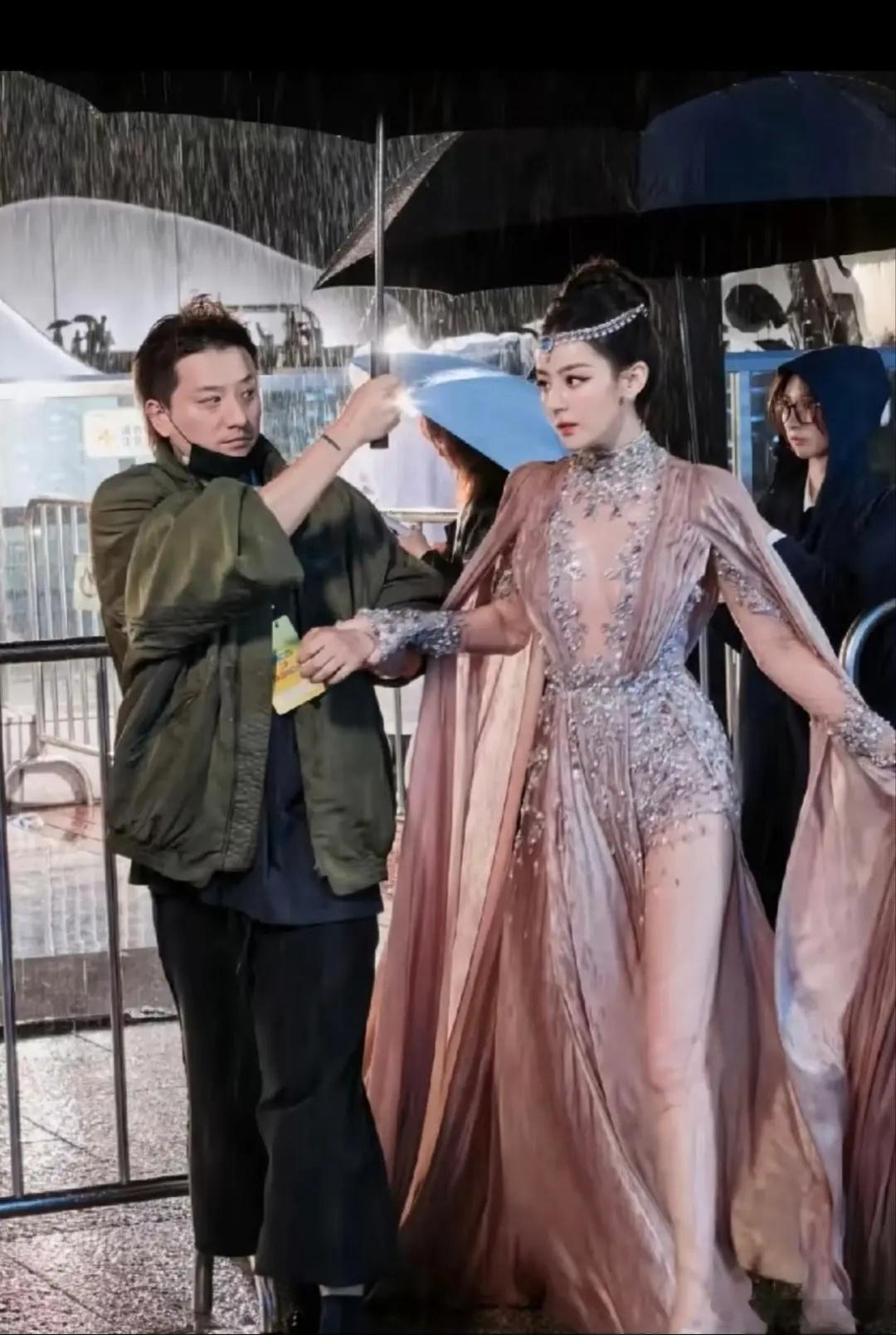 迪丽热巴走完之后的生图来了 ​​​