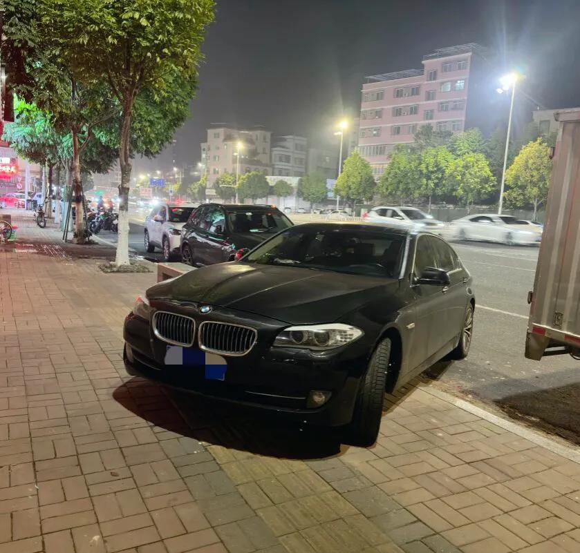 都说潮汕人排外，但是外地车倒是有点素质先啊！明知道是私人的停车位，还把店铺门口都