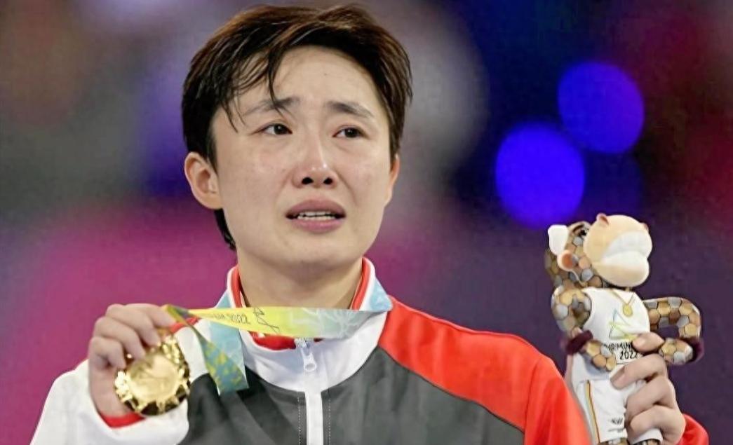 弃国乒、改国籍！2010年她接连击败两位中国选手，助新加坡队登上世界之巅，可国内