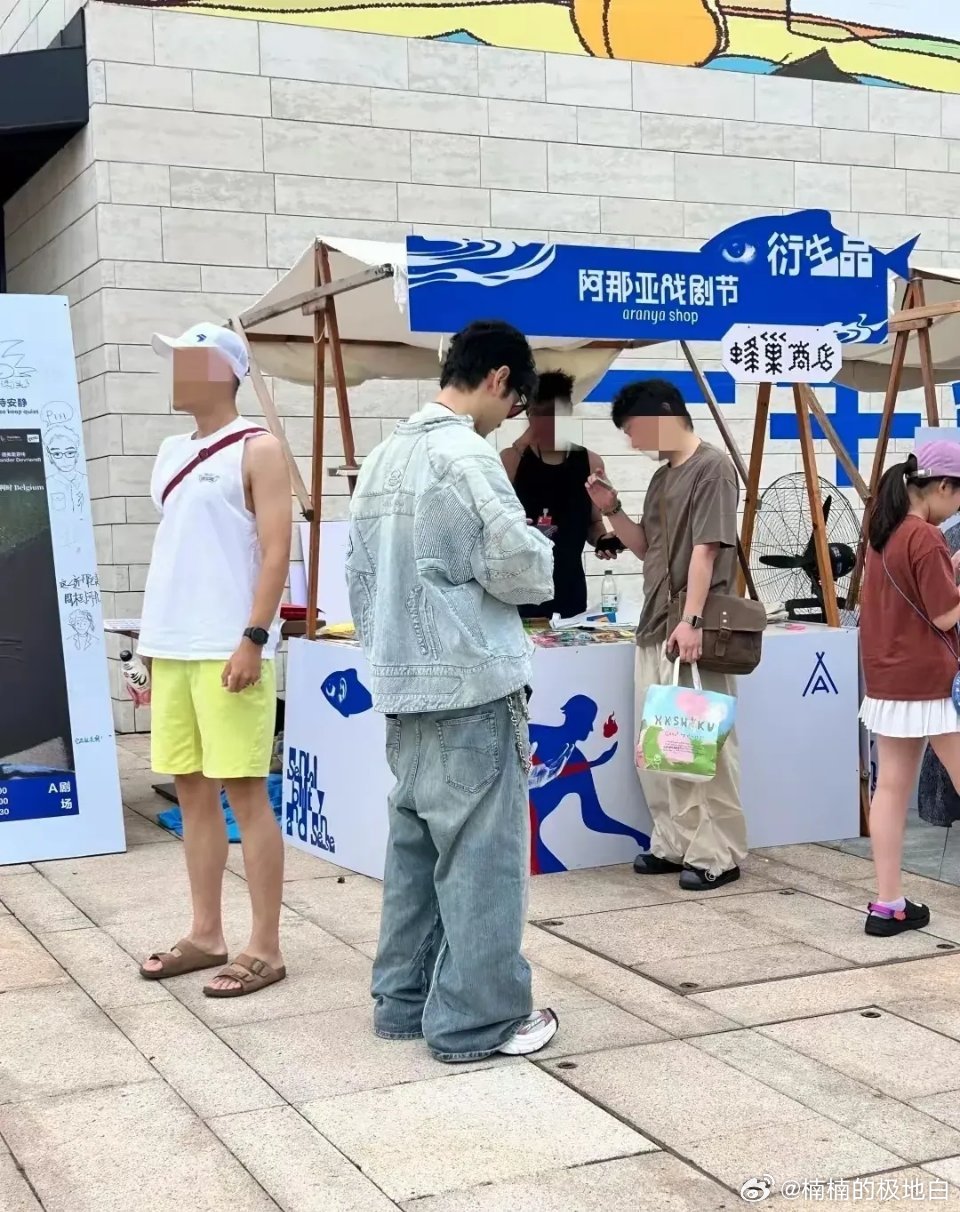 发现没黄晓明最大的问题不是假发也不是喜欢穿增高鞋而是喜欢装嫩，而且装嫩的衣品还不