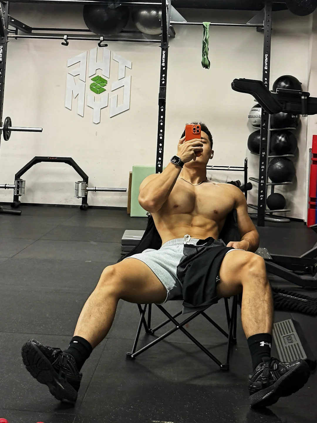 看着也不像中登啊