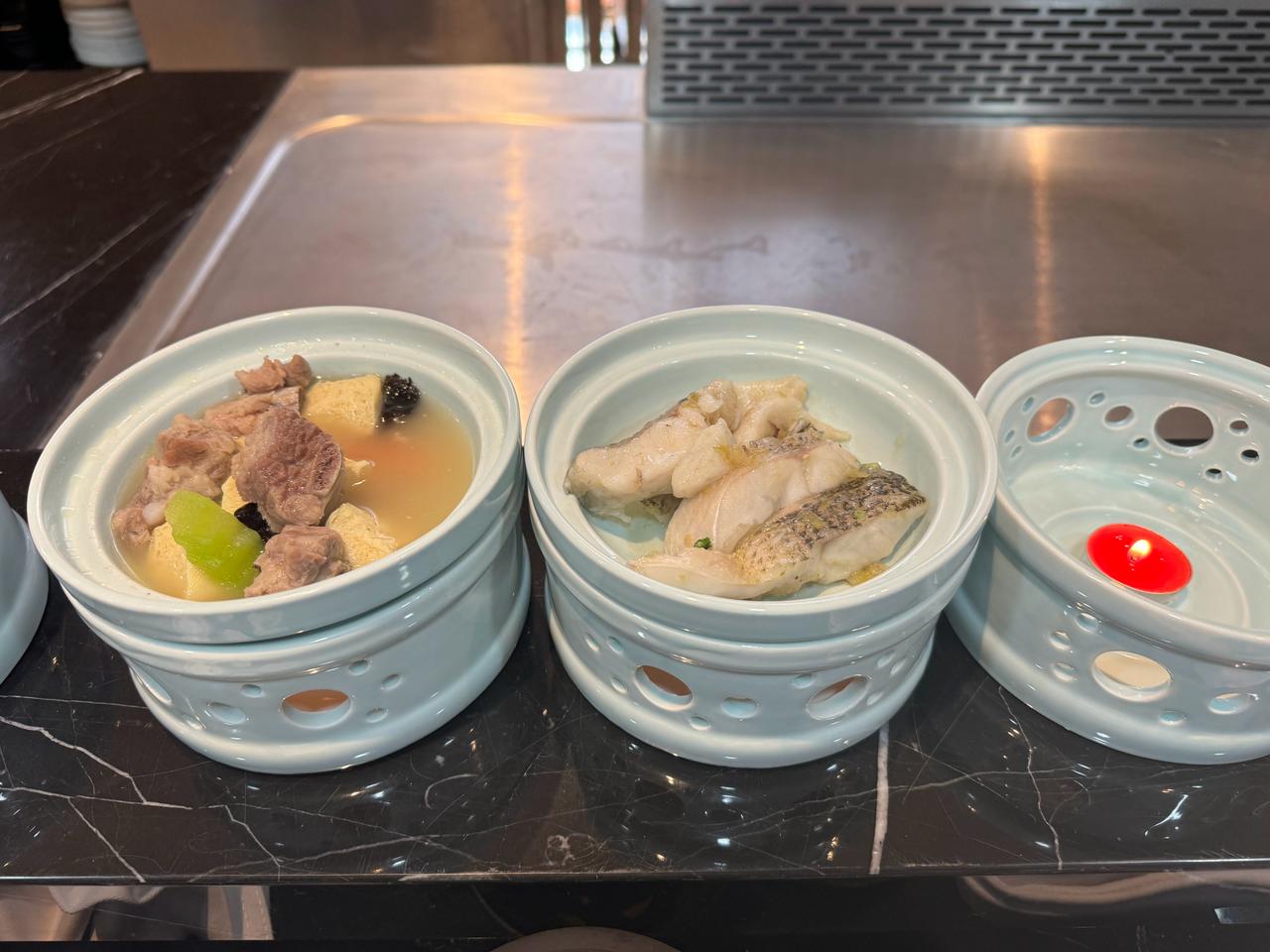 比亚迪贵宾厅的午餐，一人三个菜，还不错吧！