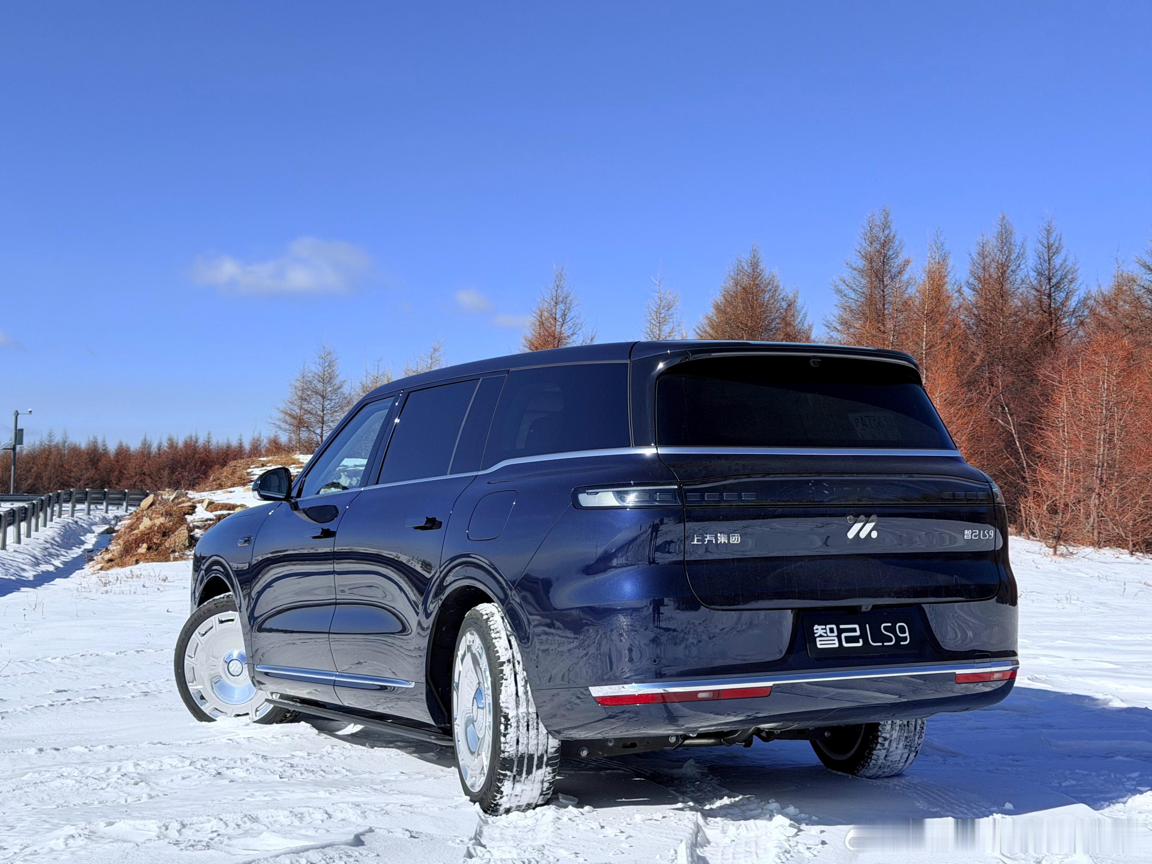 智己LS9的后轮转向太夸张了！