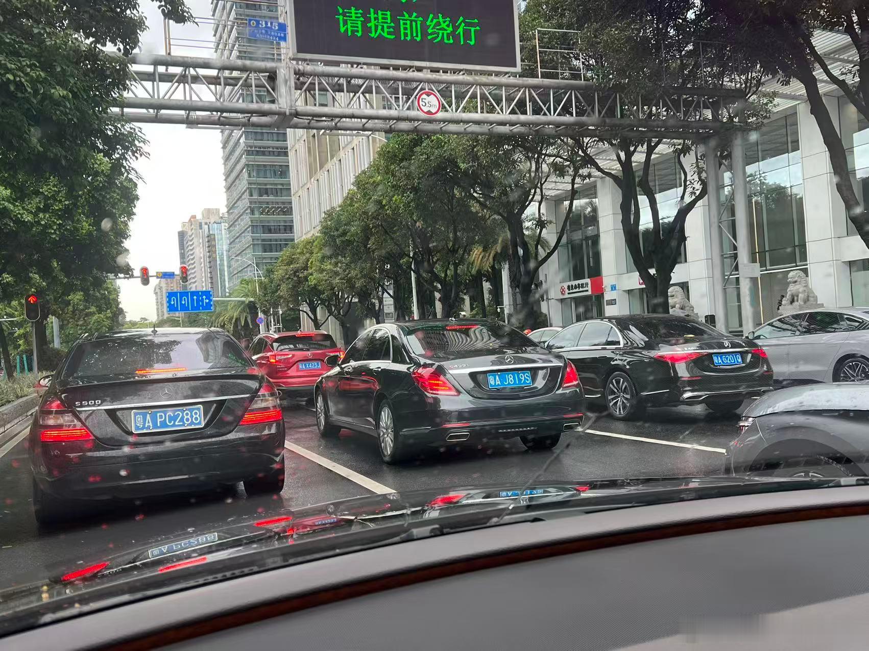 奔驰S级三代同堂细节：都是前期 
