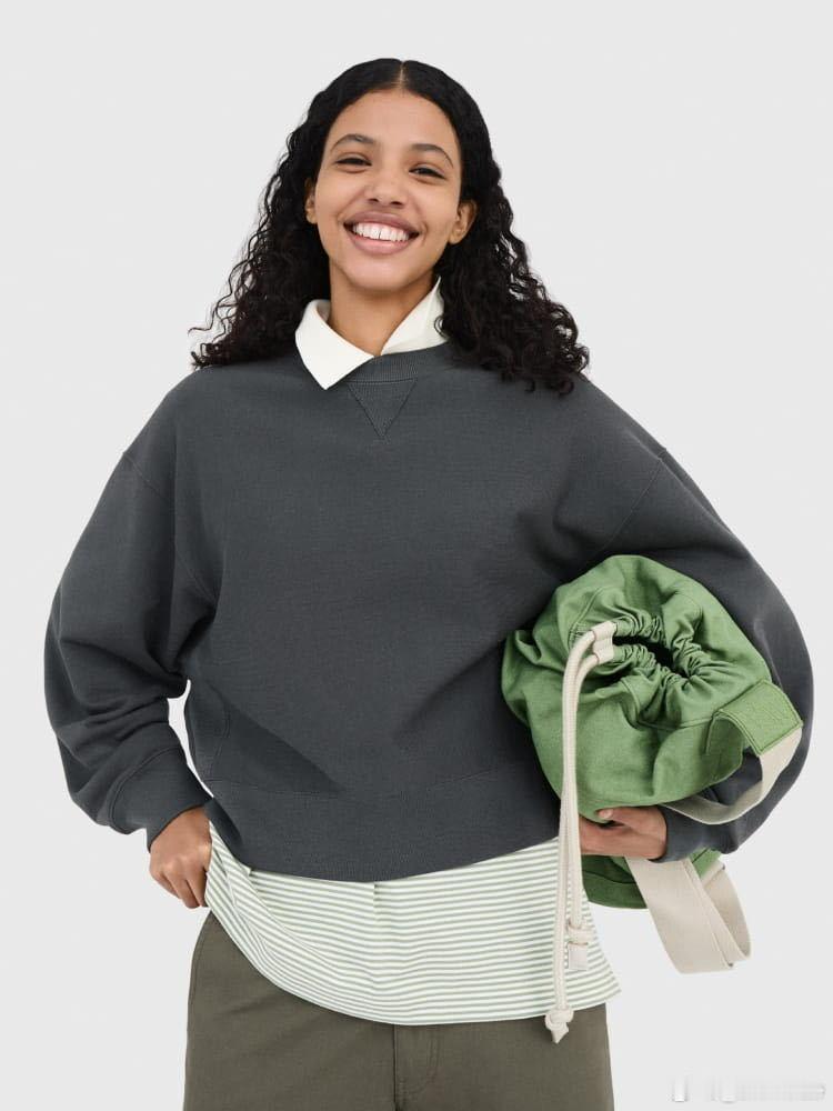 冬日舒适感穿搭，慵懒松弛风轻松驾驭！冬季简约风穿搭，简直美进了心坎里！不仅简约，