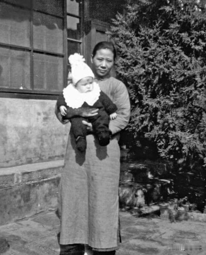 1938年，一名外国婴儿在天津的一家医院出生。可他的父母因为着急要回国，直接把他