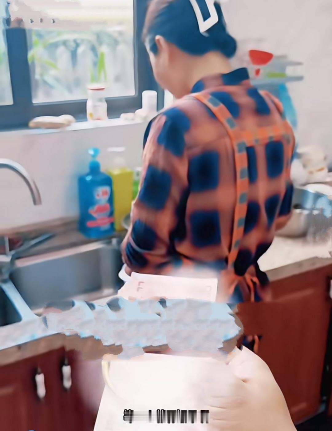 第一次感受到了长嫂为母
婆婆去年去世后快一年没见小姑子了
小姑子其实年龄也不小了