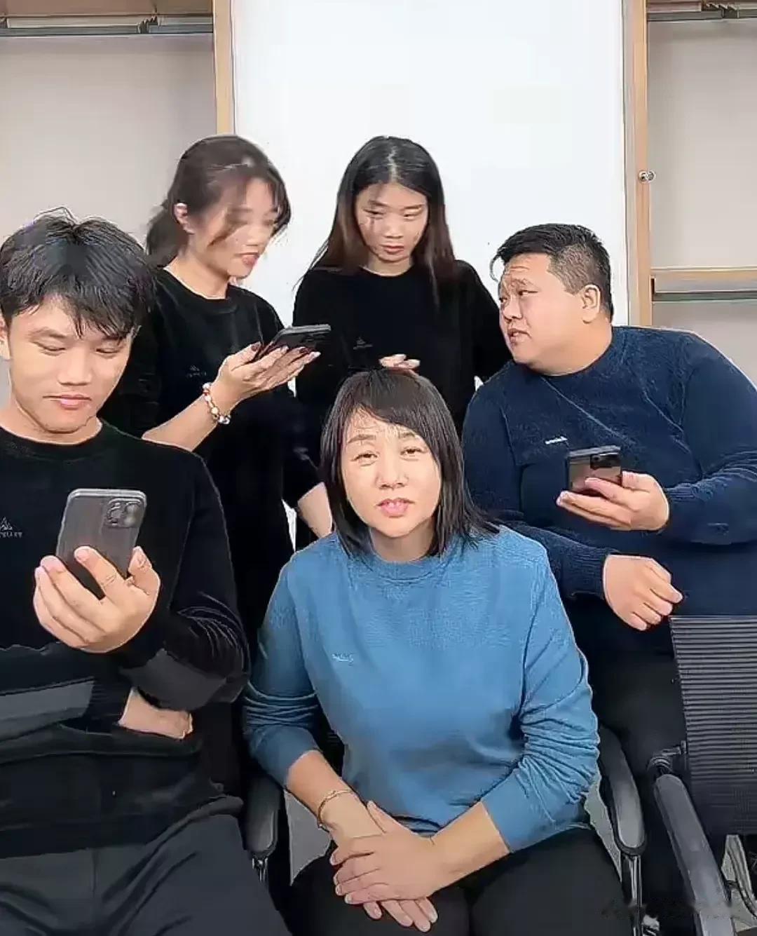 解清帅这一家人出来带货，目前消费的是部分网民的情怀！但是情怀早晚会耗光的，而且很