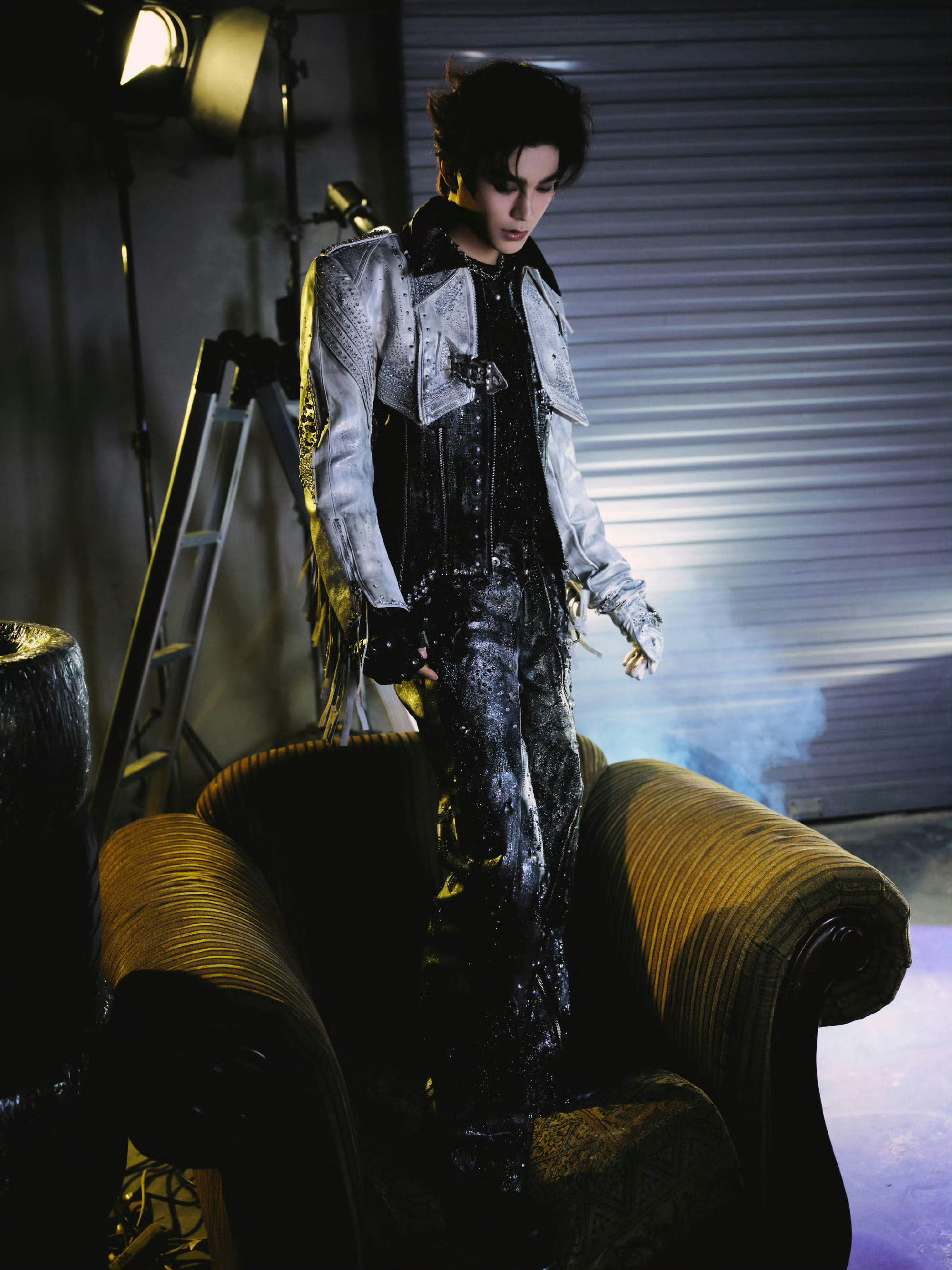 丁禹兮音乐节第二套，铆钉流苏皮衣，