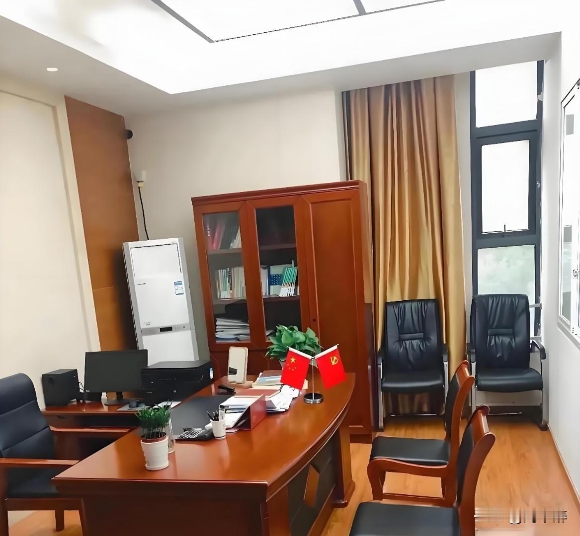 退休了，摆好自身位置。
自从退休以后，
我从不主动和单位联系。
除了单位打电话，