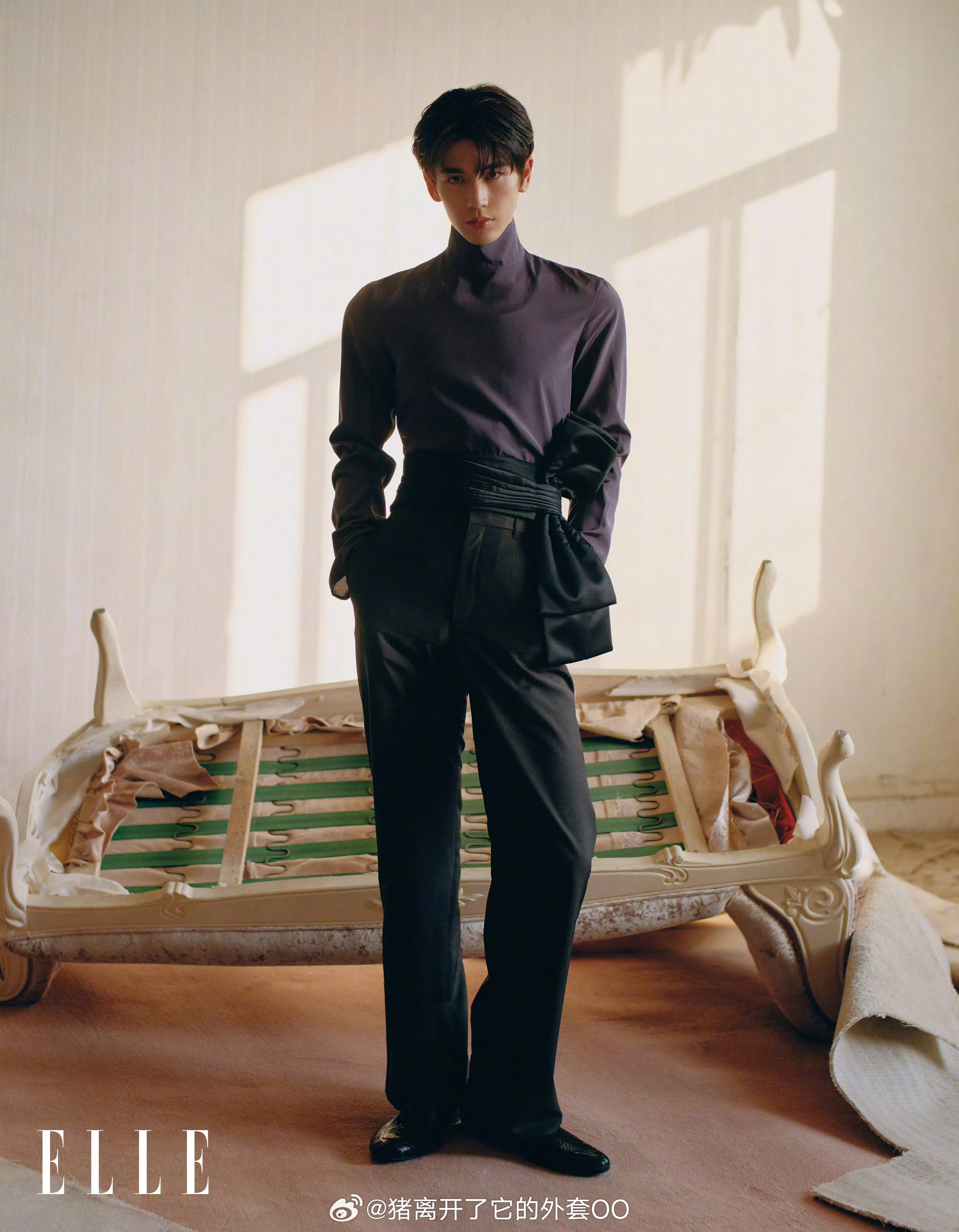 ELLE四月刊张凌赫封面大片来了！