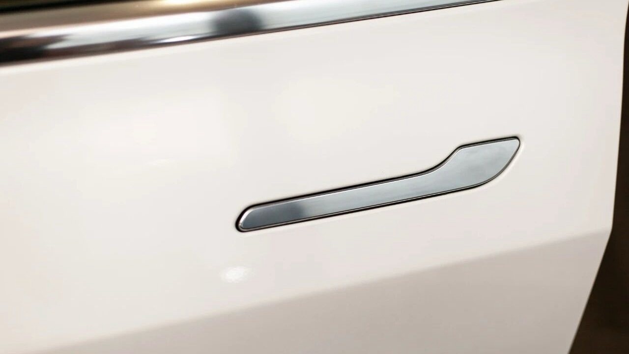 2027年1月1日起，国内新车禁止用全隐藏式门把手。最近，强制性国家标准 GB 